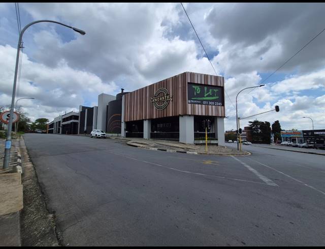 2,222M² RETAIL TO LET IN CRAIGHALL PARK